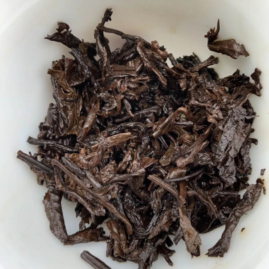 2001年勐海傣文7262
干仓老熟茶，无杂味
入口
