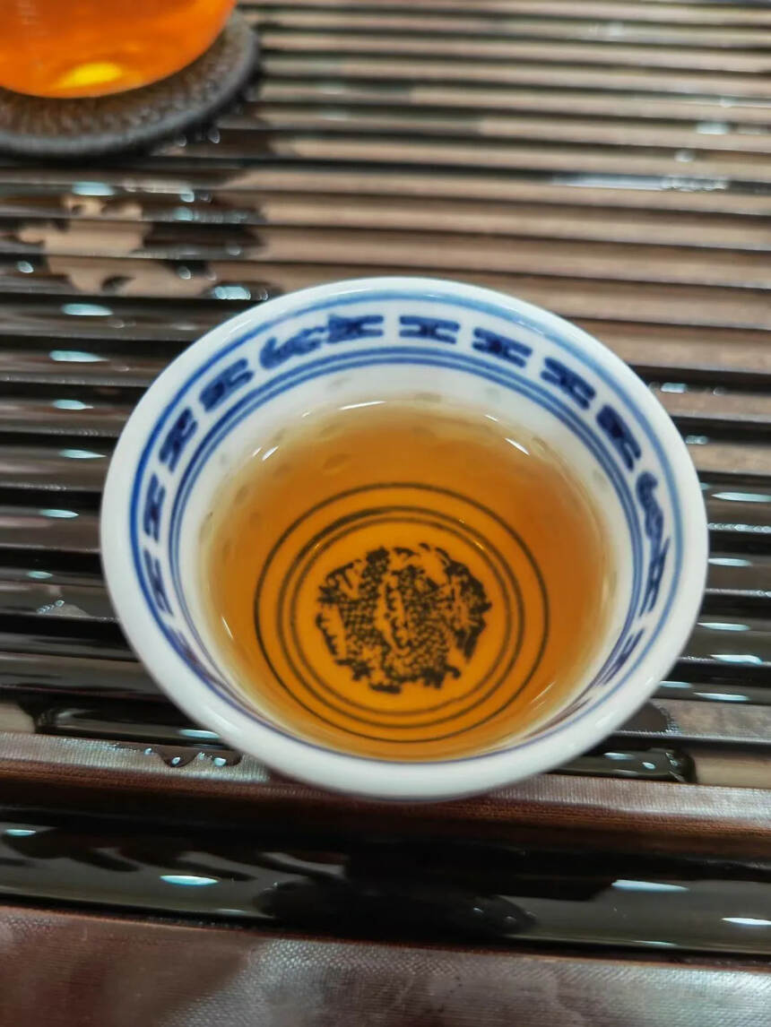 2011年老曼峨有机生态茶大运珍藏方砖生茶
一盒10