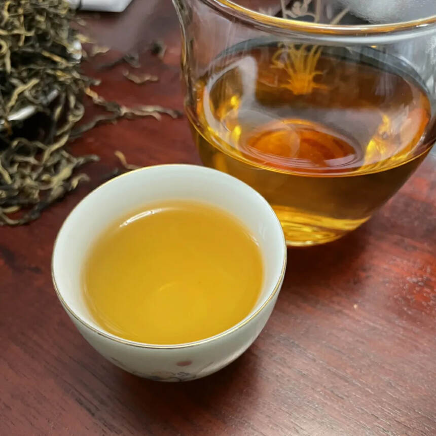 帕沙犀牛塘古树红茶
日晒滇红单芽茶，可以久存。
甜感