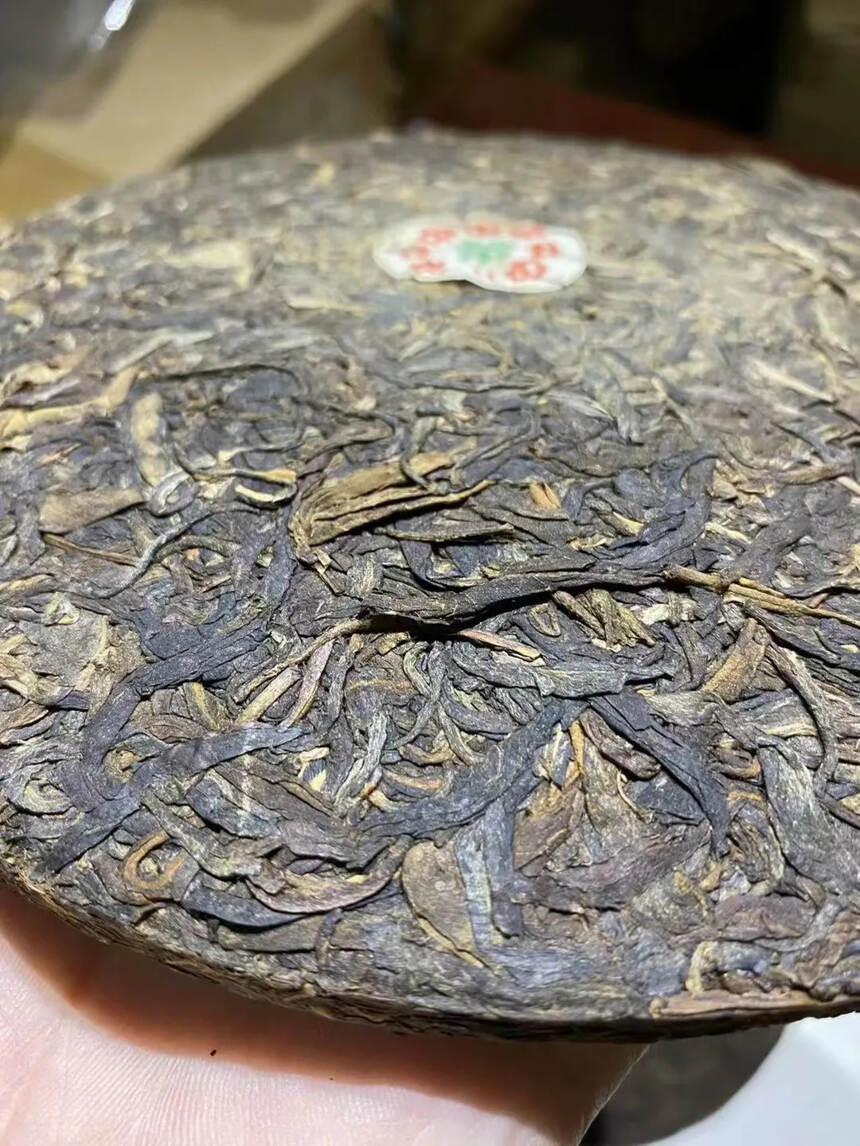 90年代广云贡青饼
纯干仓。茶香十足，口感均衡性强，