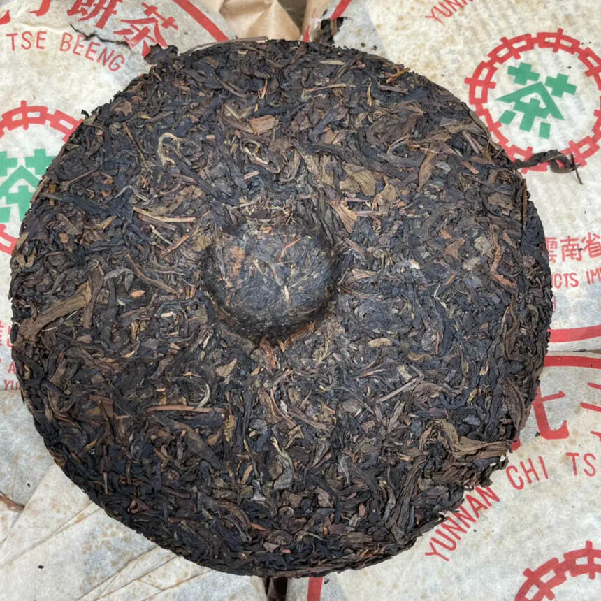 98年中茶绿印青饼，薄棉纸版
茶低有活性，回甘好。