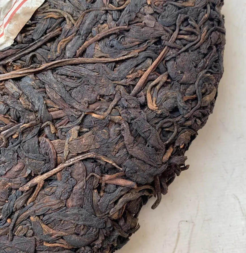 百年福禄贡青饼 红标飞。98年药香老生茶#​广州头条