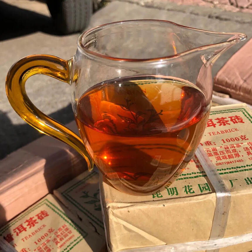 #普洱茶# 95年砖生茶！甘香蜜韵，一包四片一片25