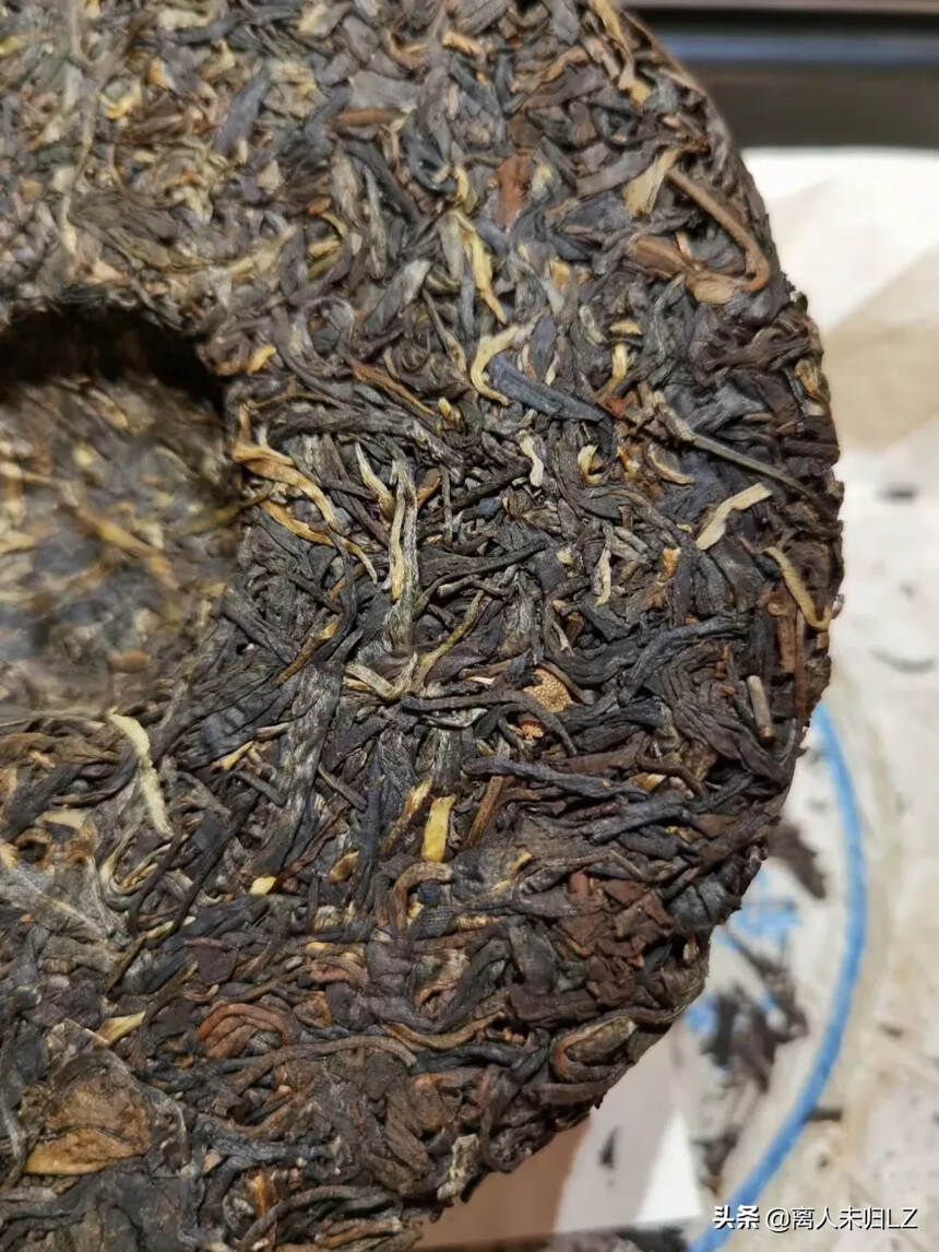 2000年普洱茶生茶蓝印圆茶，一饼357克，   一