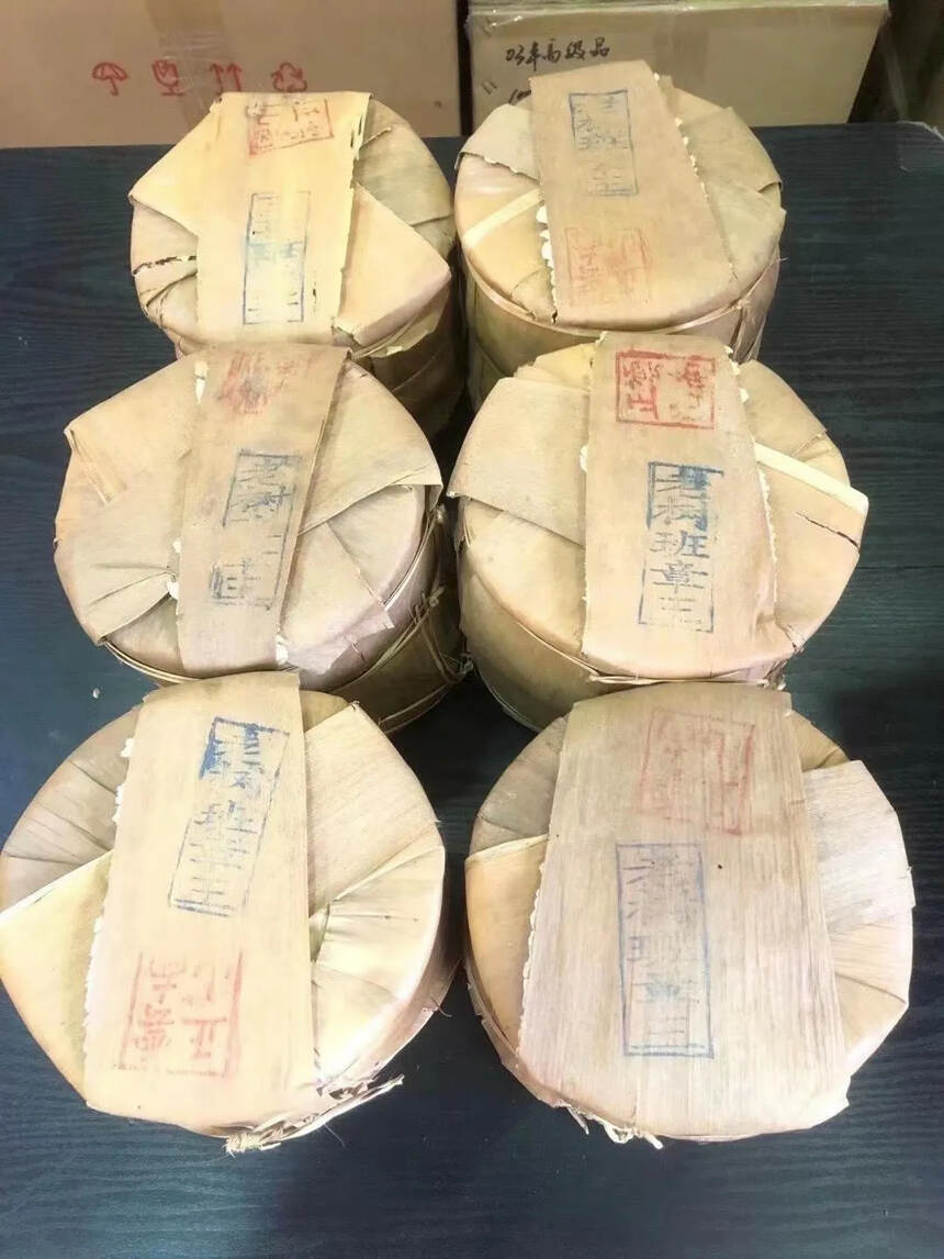 1999年首批中茶老树班章王青饼
380克/片，条索