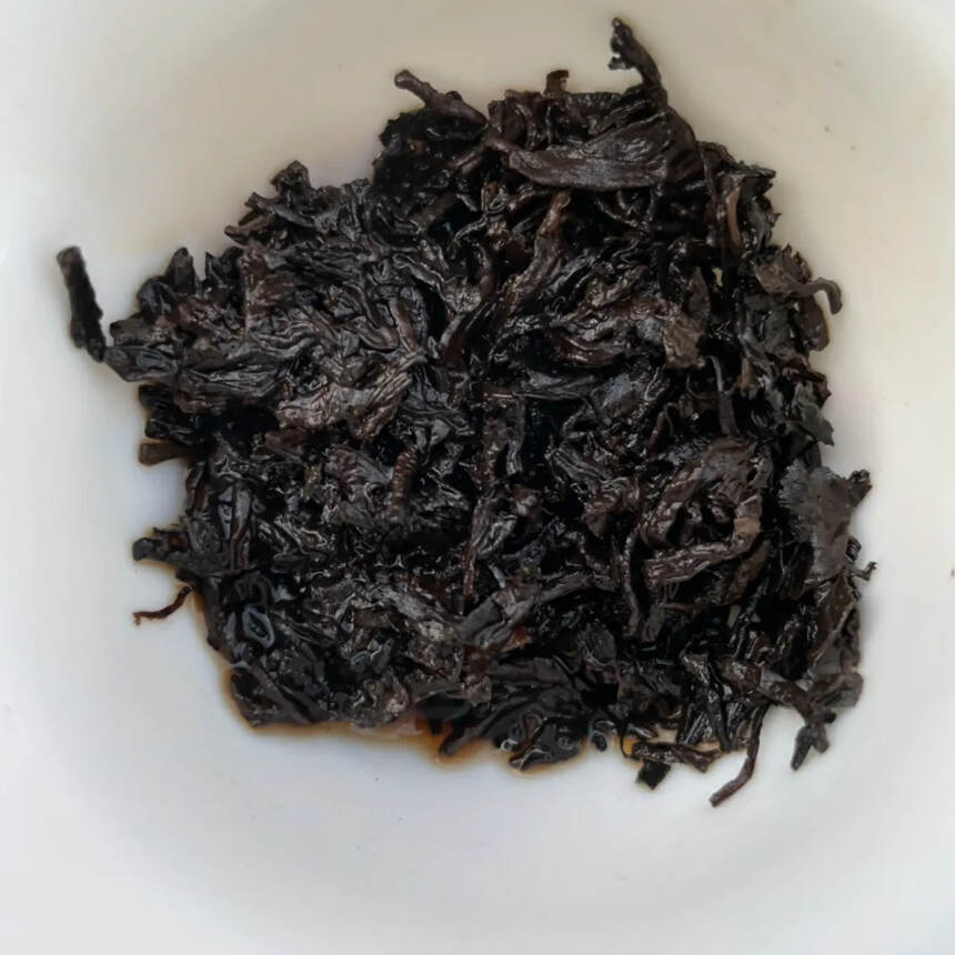 90年代茶字老熟茶沱
入口顺滑舒畅，回甘持久
陈香樟