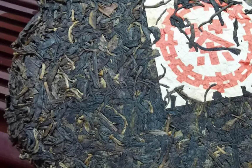99年中茶牌大红印，昆明干仓存储，闻有干香，我们投茶