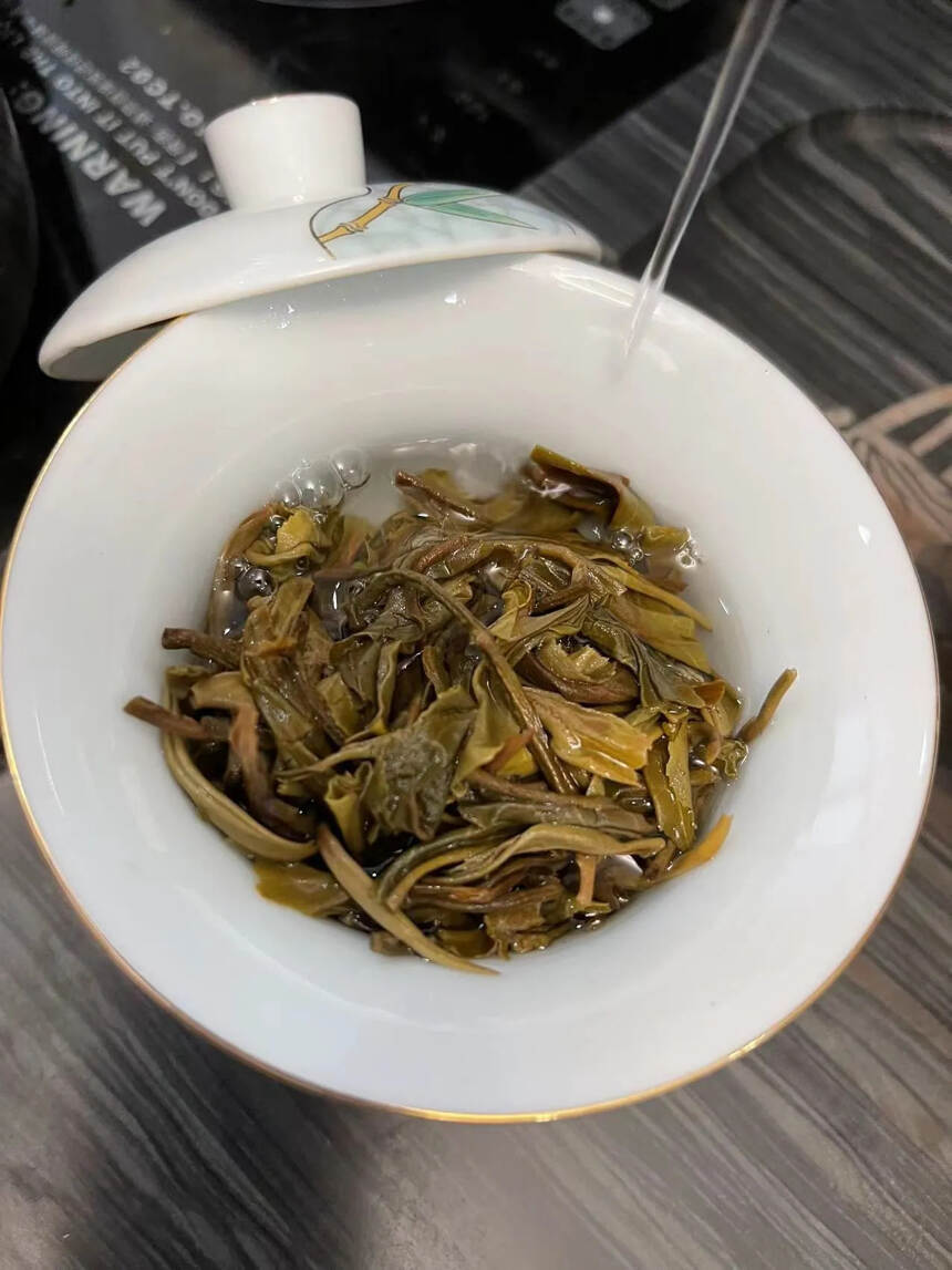 2021年老曼峨秋茶，古树纯料。点赞评论送茶样品尝。