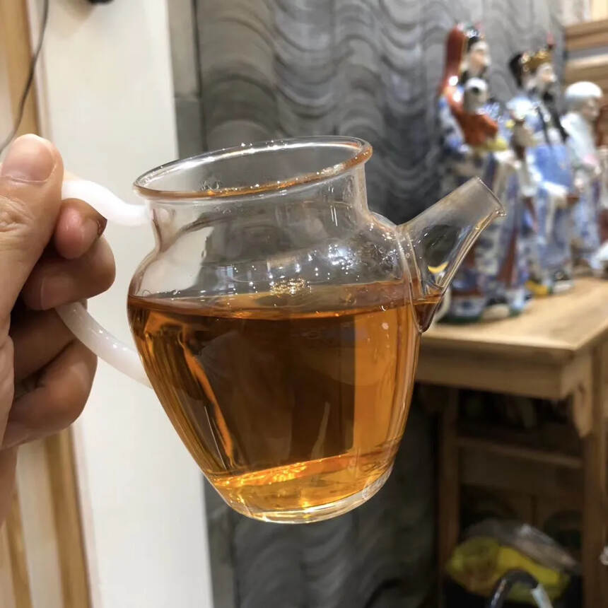 04年·精品金瓜贡茶
500克 俗称普洱龙团或人头茶