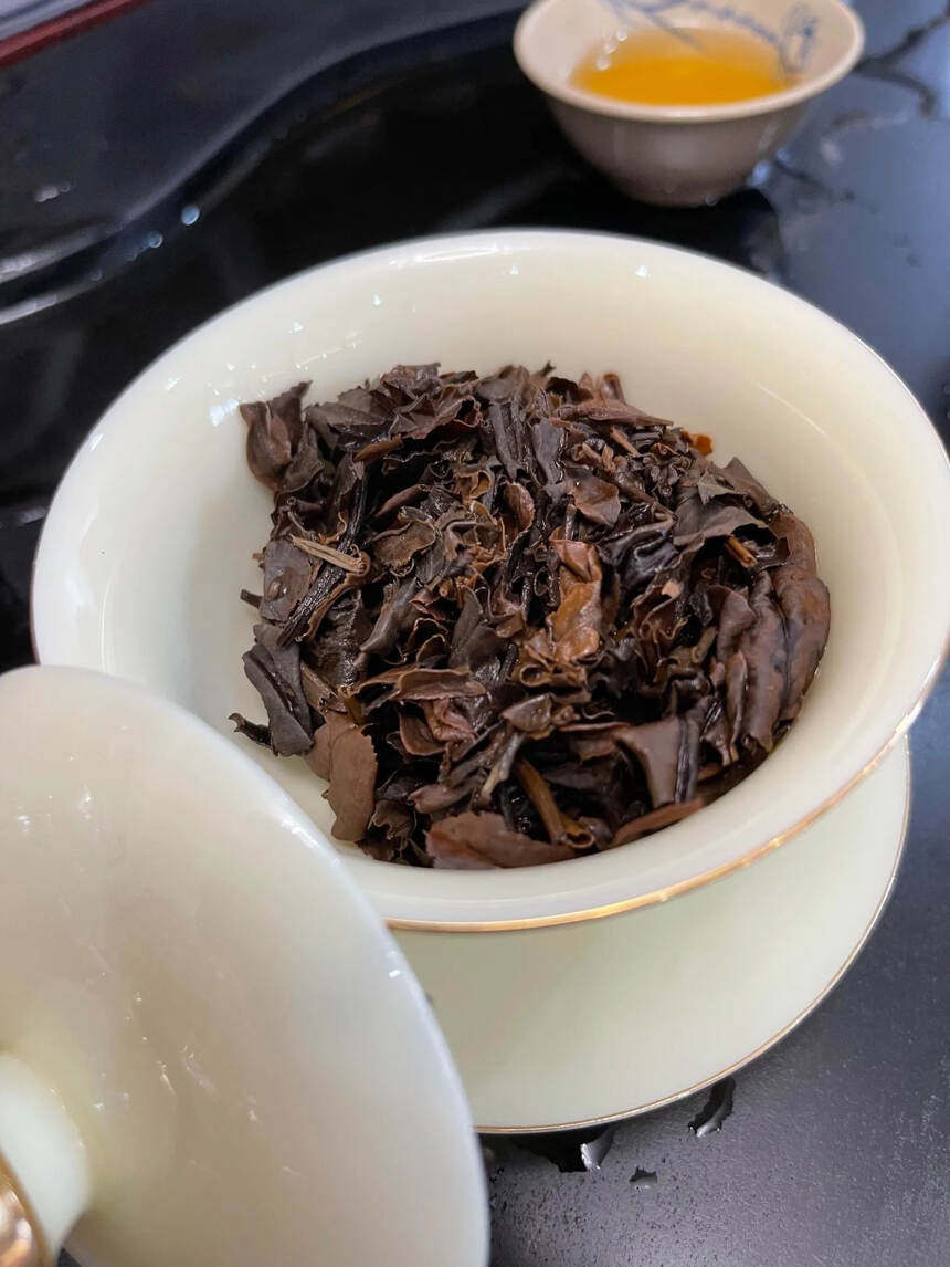 2020年布朗山日晒白茶传统工艺，甘甜里有普洱茶的茶