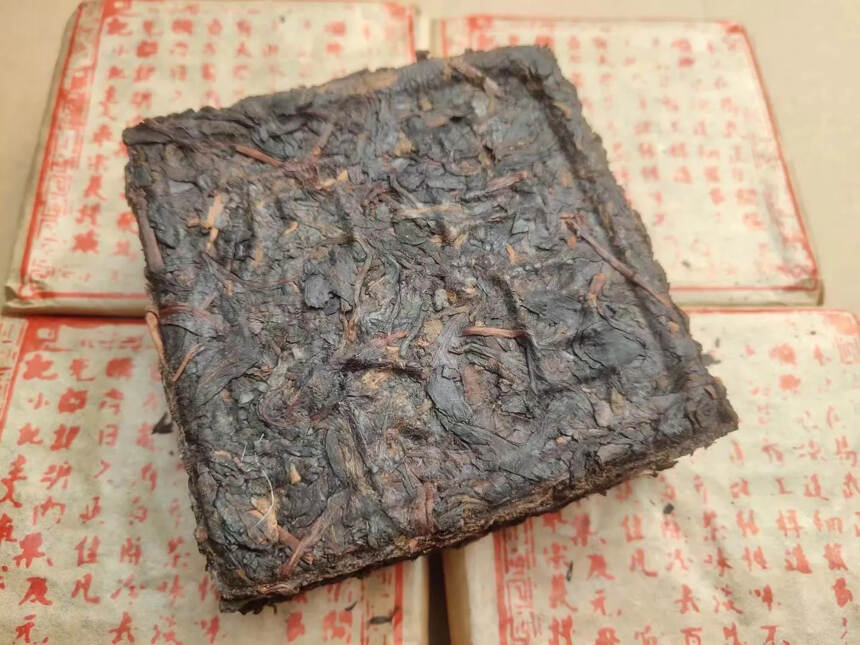 #普洱茶# 95年老生砖，万茶普洱茶砖，250克一砖