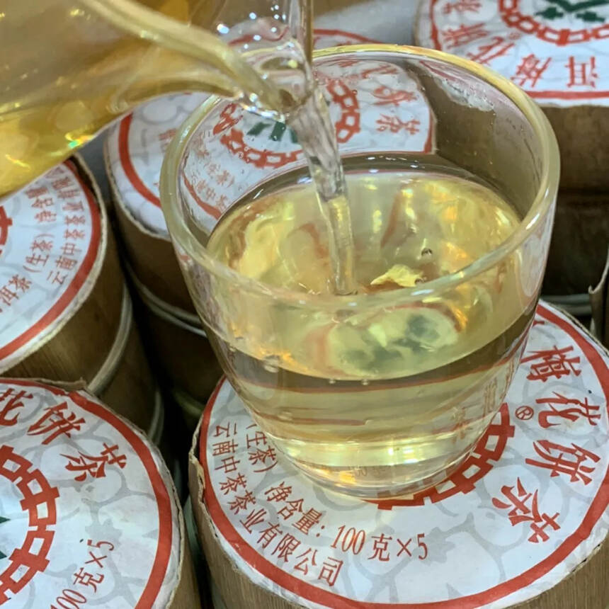 2019年中茶梅花饼，经典重现
复古配方并原料升级，