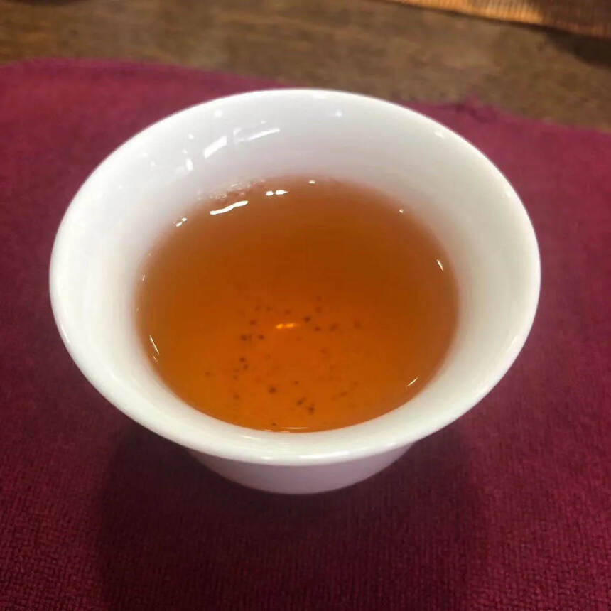 #普洱茶# 95年易武古树刮风寨乔木纯料饼生茶。