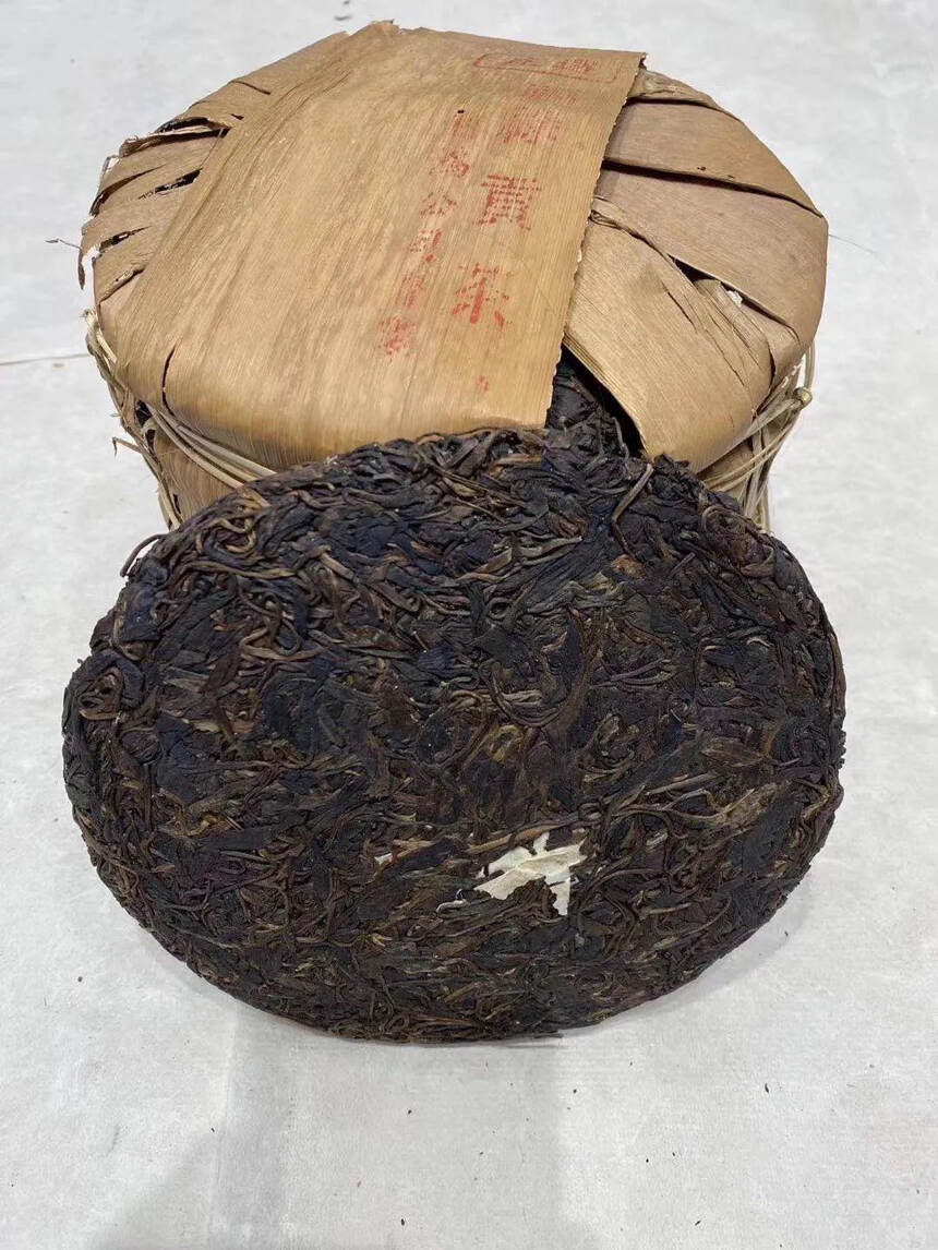 #普洱茶# 九十年代福禄贡易武青饼。