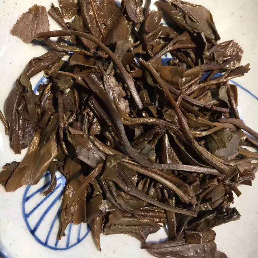 2003年易武正山麻黑古茶树青饼。#普洱茶# #普洱