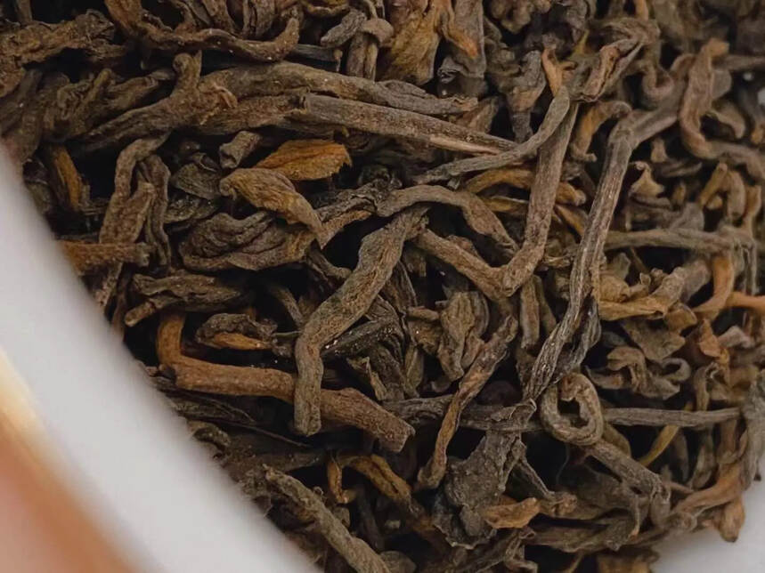 2006年老曼峨茶厂布朗山散熟茶，香留香明显，口感饱