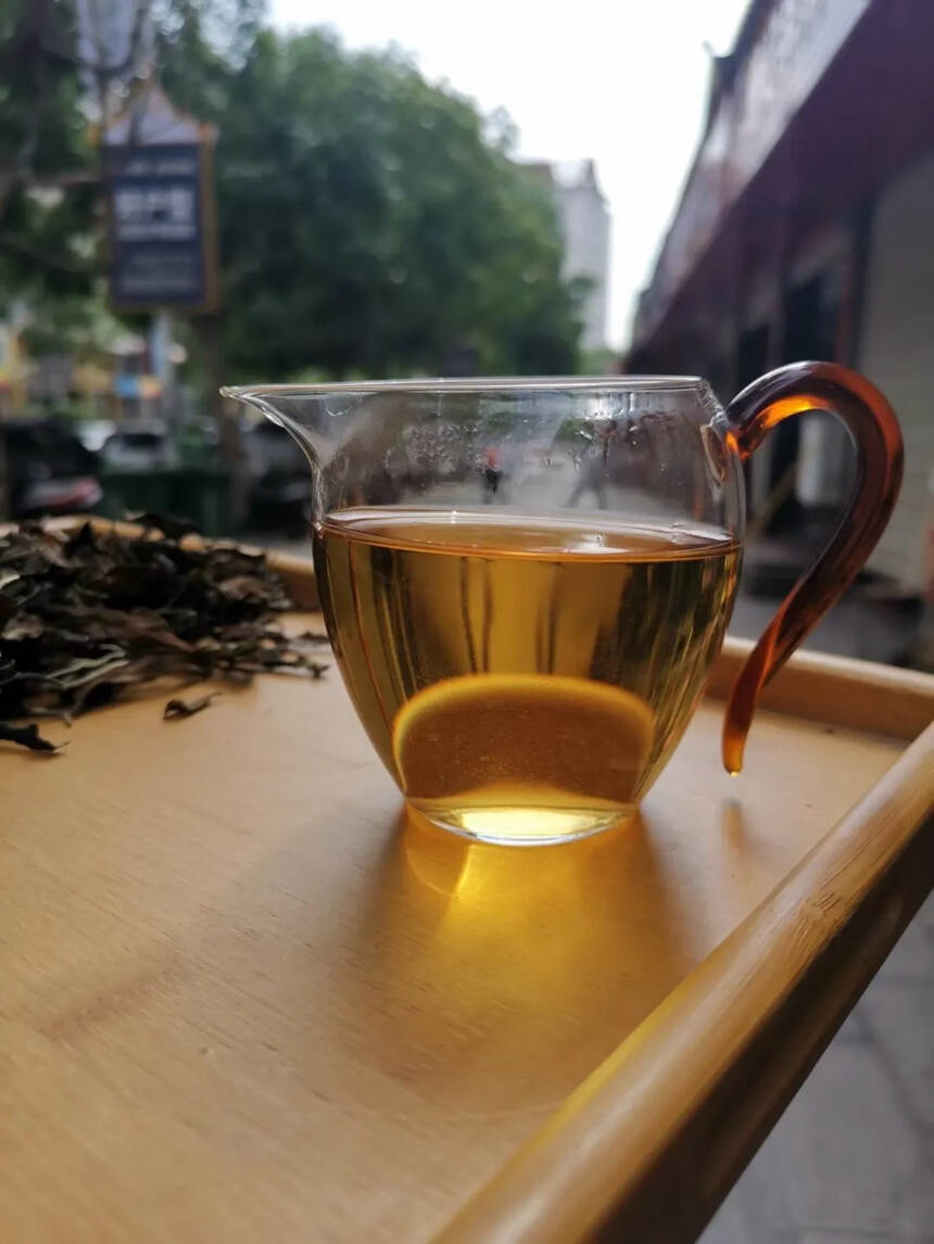2019年曼西良大树白茶 梅子香显著。#茶# #普洱
