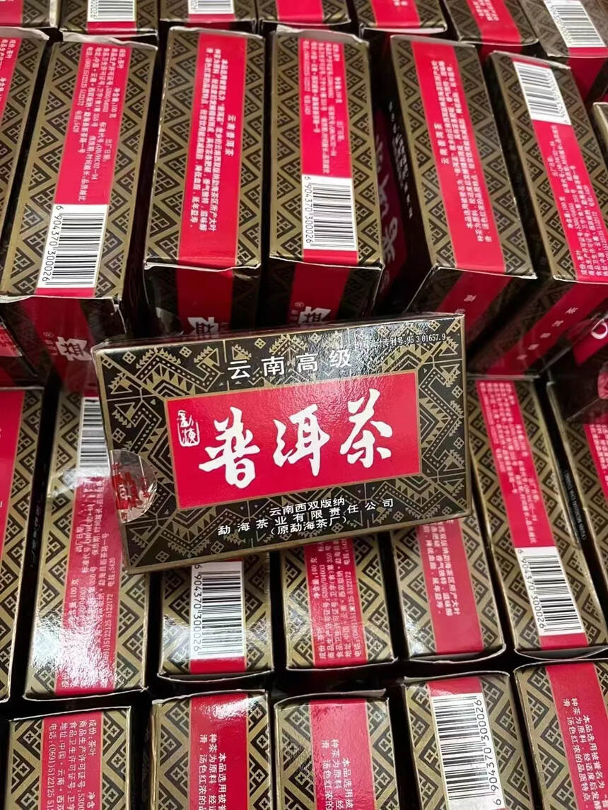 2000年云南大益
高级普洱熟散茶 100克一盒