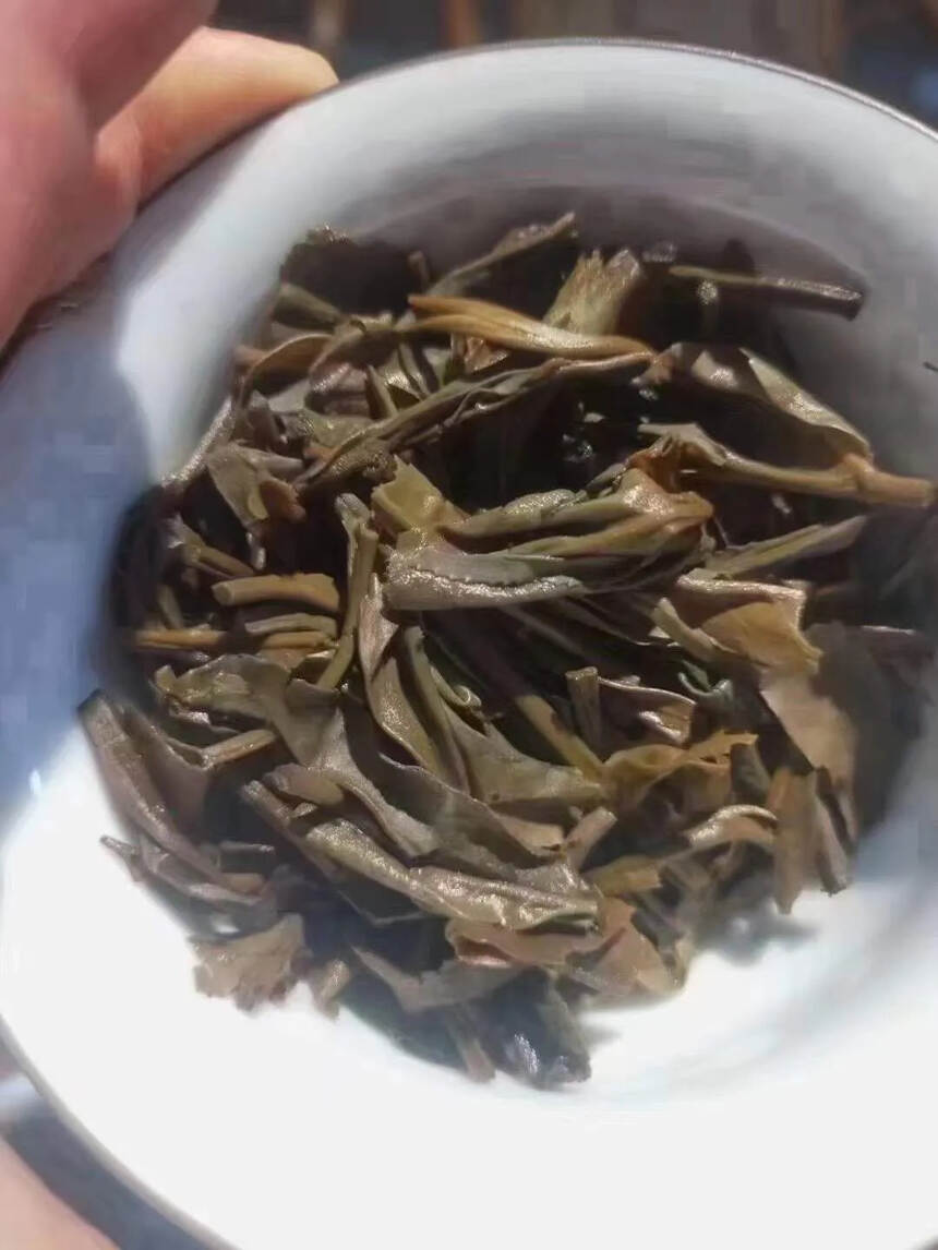 2009年易武茶王树刮风寨，357克一饼，一提7饼，