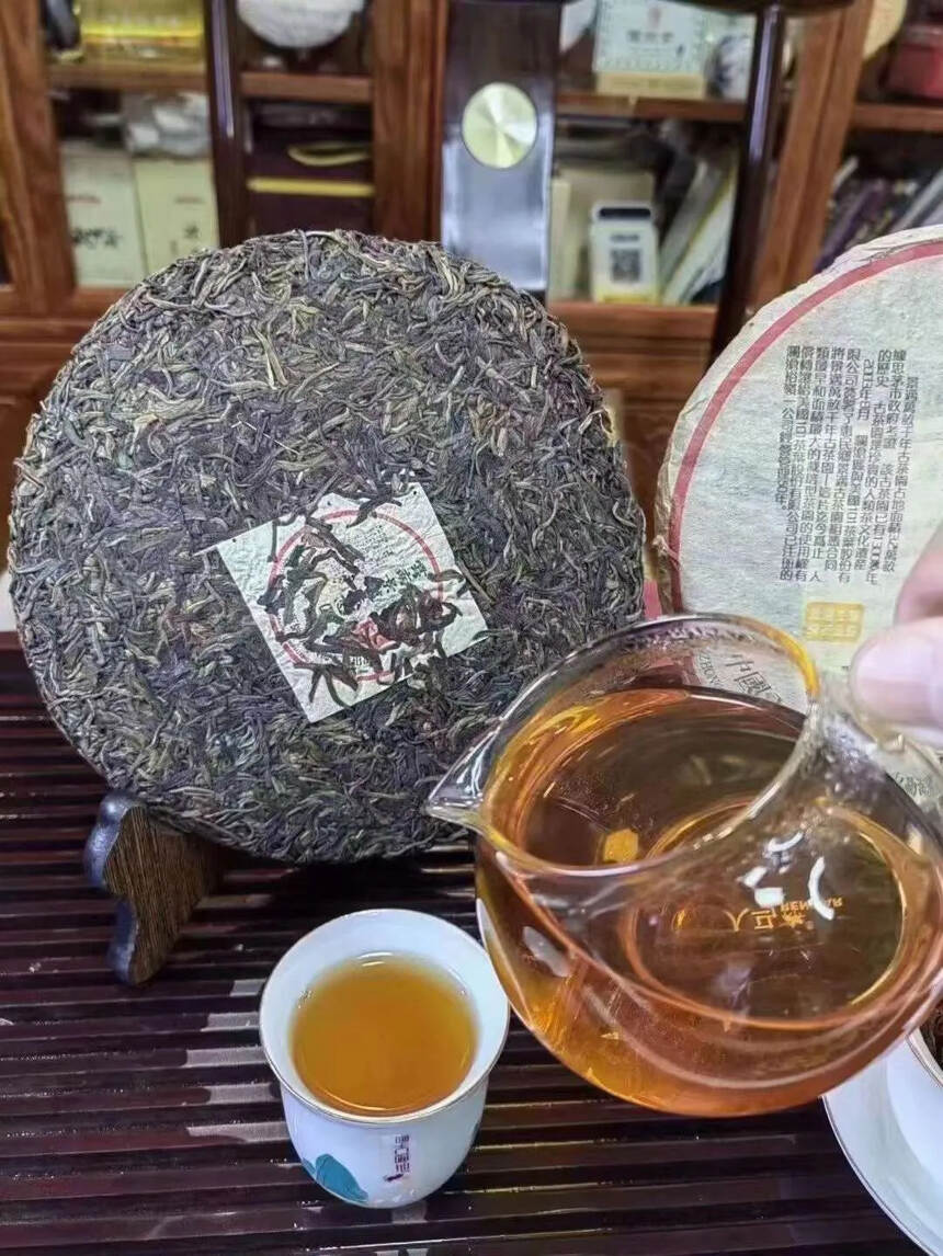 2003年兴海茶厂301批景迈生态圆茶精品典藏，仓储