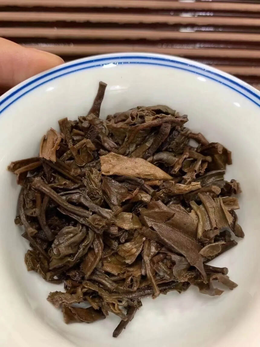 【千年古茶树茶—班章沱】2003年凤临茶厂班章沱茶。