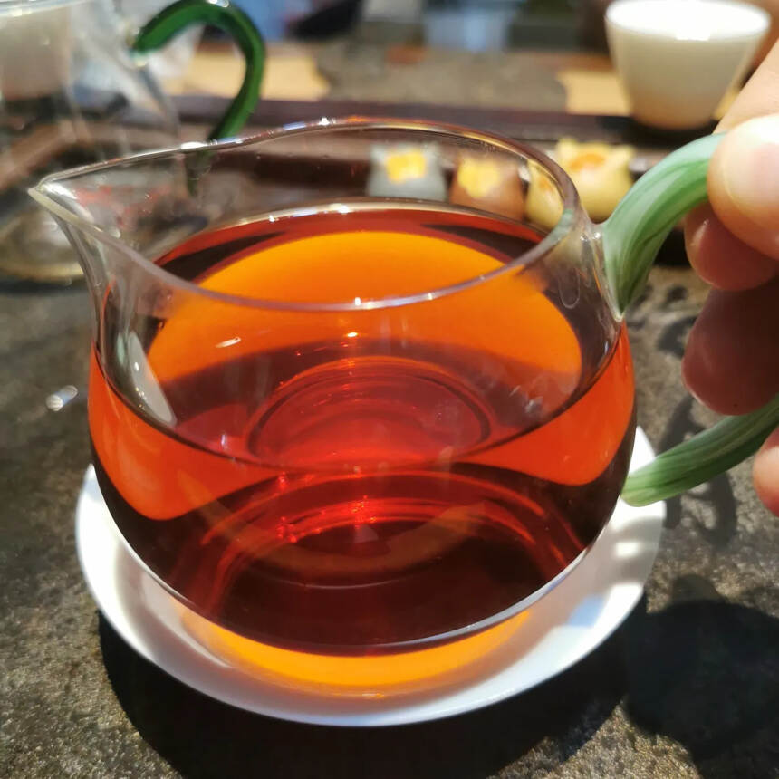 80年代红印无纸铁饼，老生茶。点赞评论送茶样品试喝。