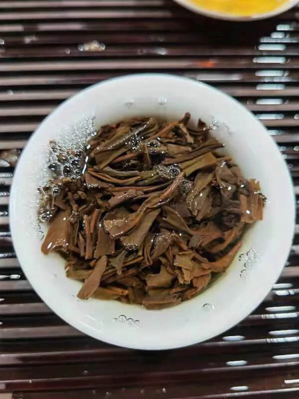 #普洱茶# 2006年困鹿山古树茶大茶柱生茶。