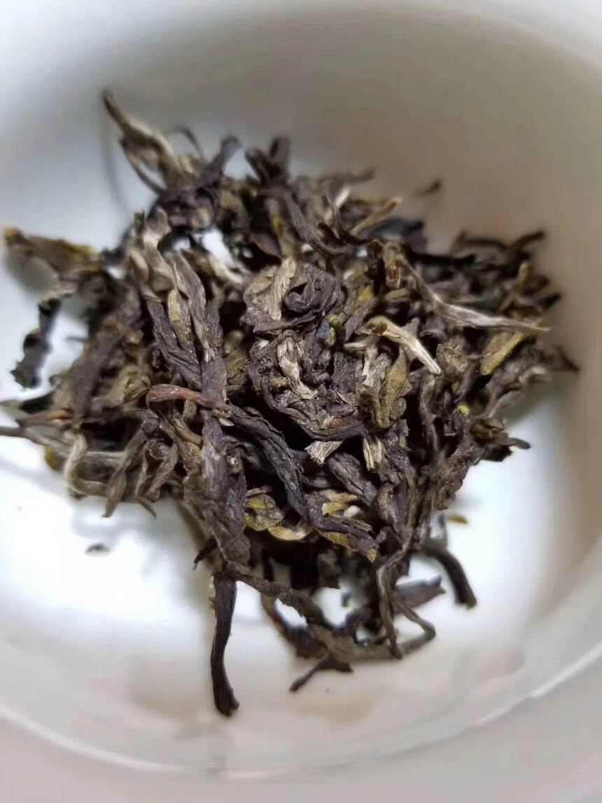 2015年景迈古树竹筒茶500克生茶，这是一批非常优