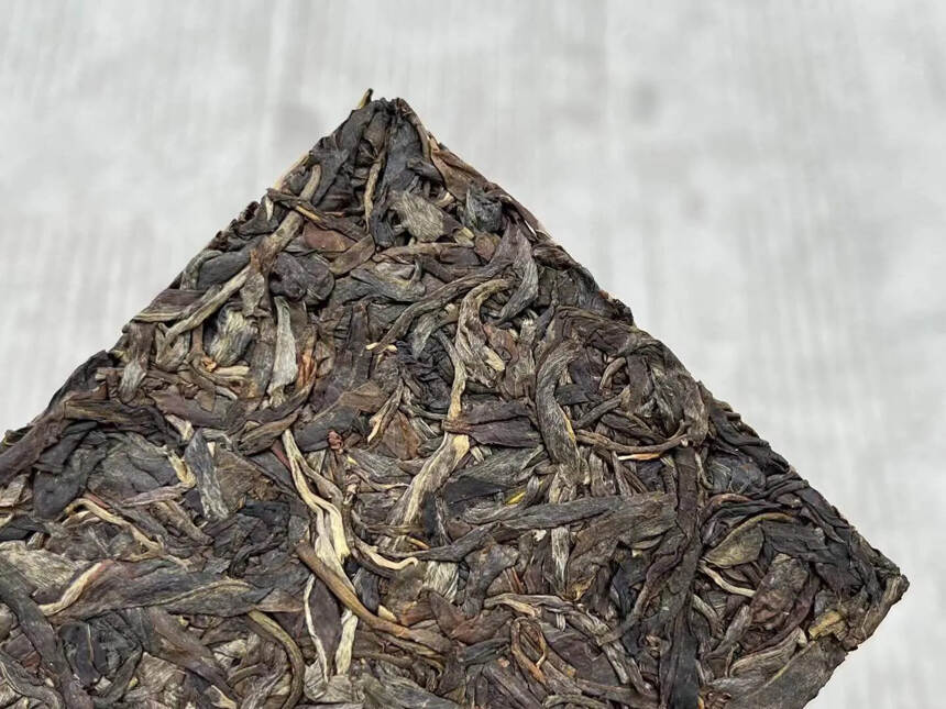 2014年永德茶业 永德大雪山古树茶，250克/砖，