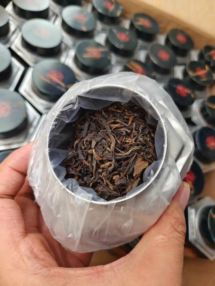 1999年傣家族散茶
180克罐