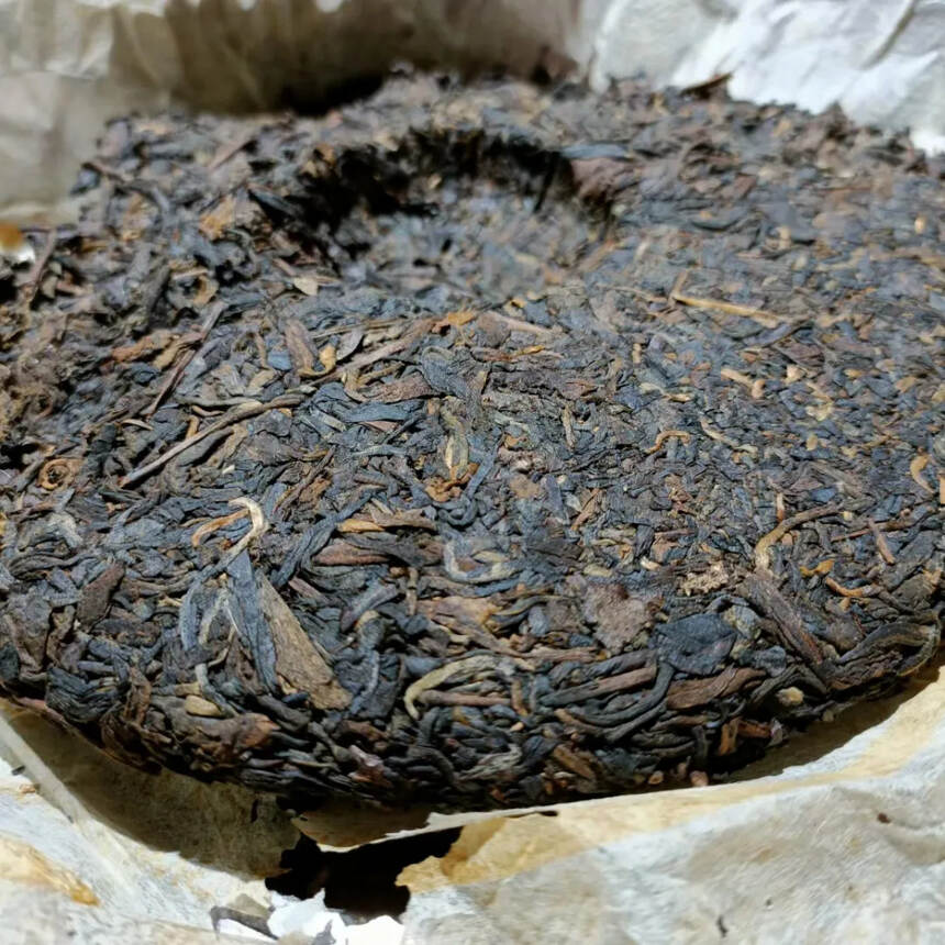 2000年永明茶厂原野香普洱王357克，一提7饼，汤