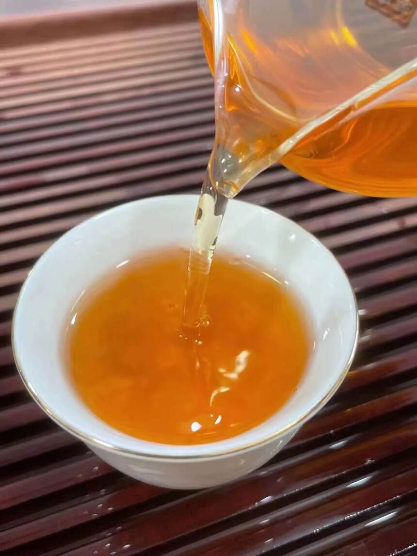 2005年福海茶厂-精心打造的一款茶精选布朗山班章野
