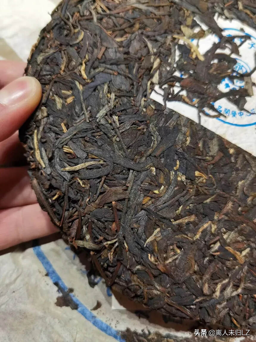 2000年普洱茶生茶蓝印圆茶，一饼357克，   一