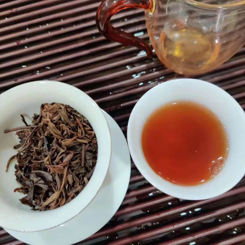 ❤❤

02年六大茶山澳门华联定制茶，一筐8饼，有8