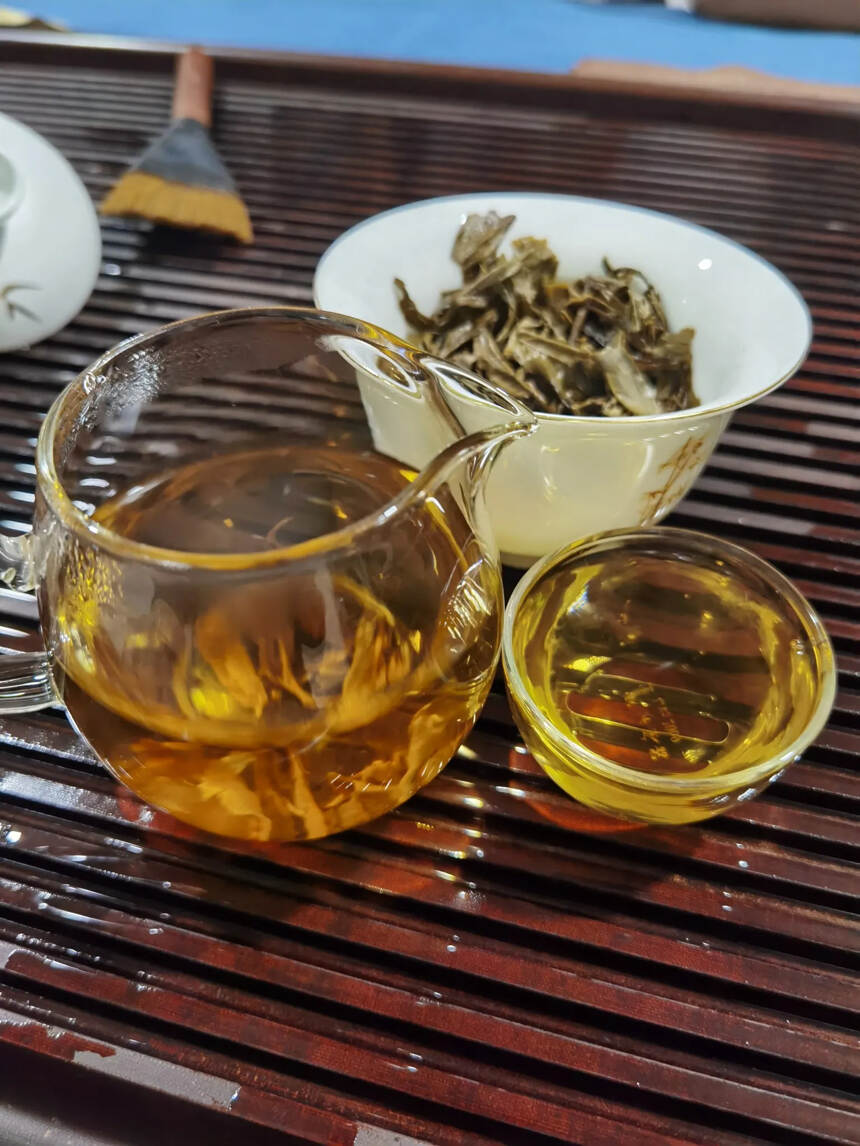 06年困鹿山古树茶，蜜香浓郁，正品干仓中期茶，中小叶