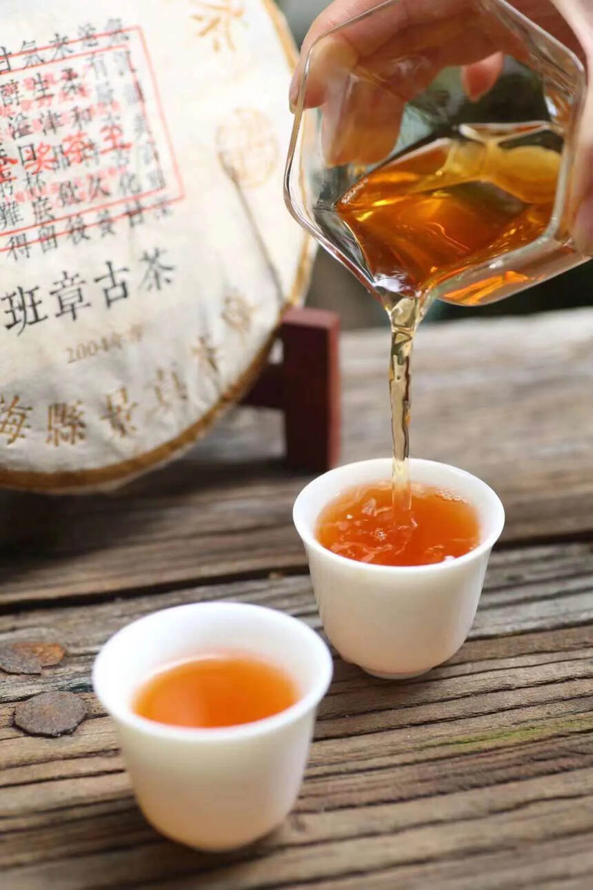 荣获2004年中国新品名茶博览会，【金奖茶王饼·班章