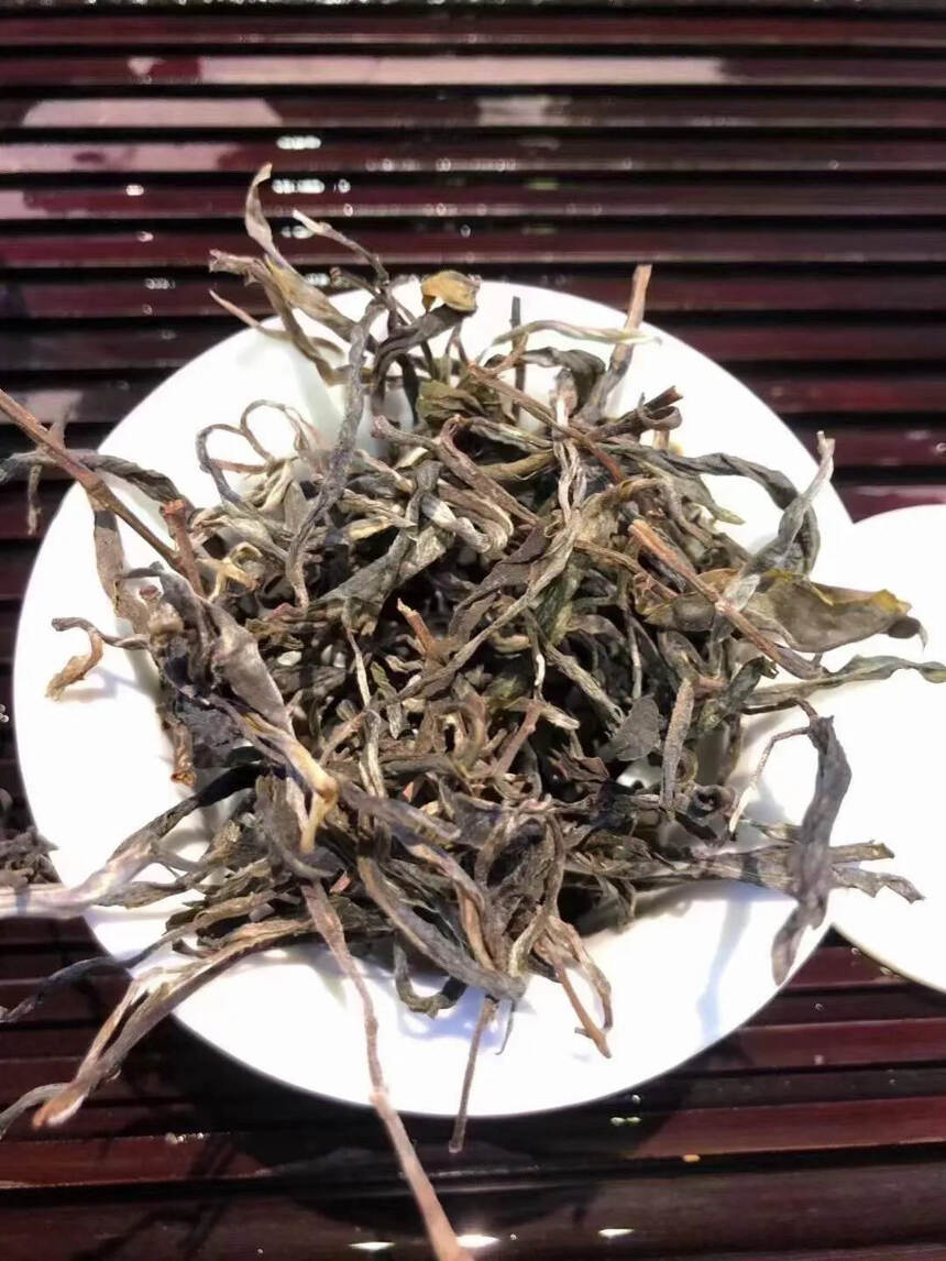 品质茶2022年麻黑茶汤透亮，叶底肥厚有弹性，汤质饱