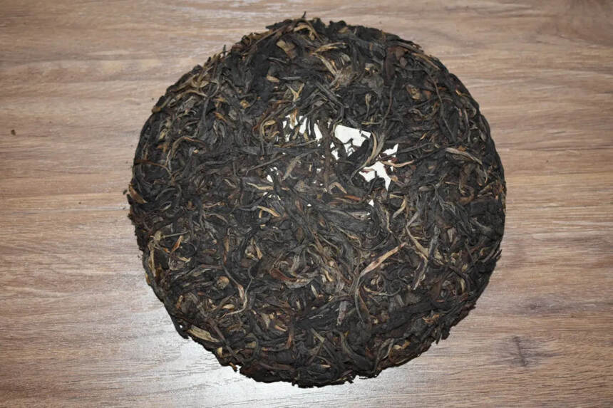 2005年易武印象老树圆茶
精选原料，纯干仓存放
干