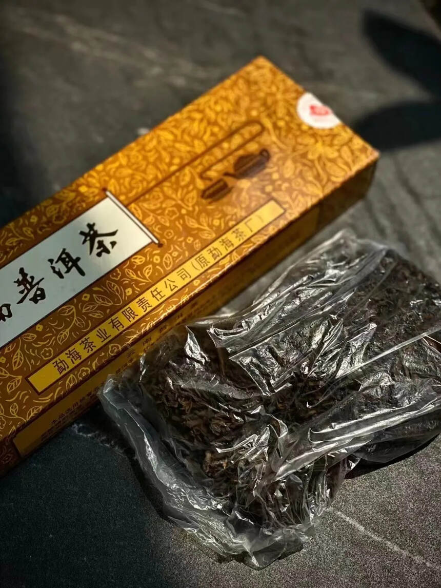 正品 2003年勐海茶厂 • 黄盒熟茶。#普洱茶#