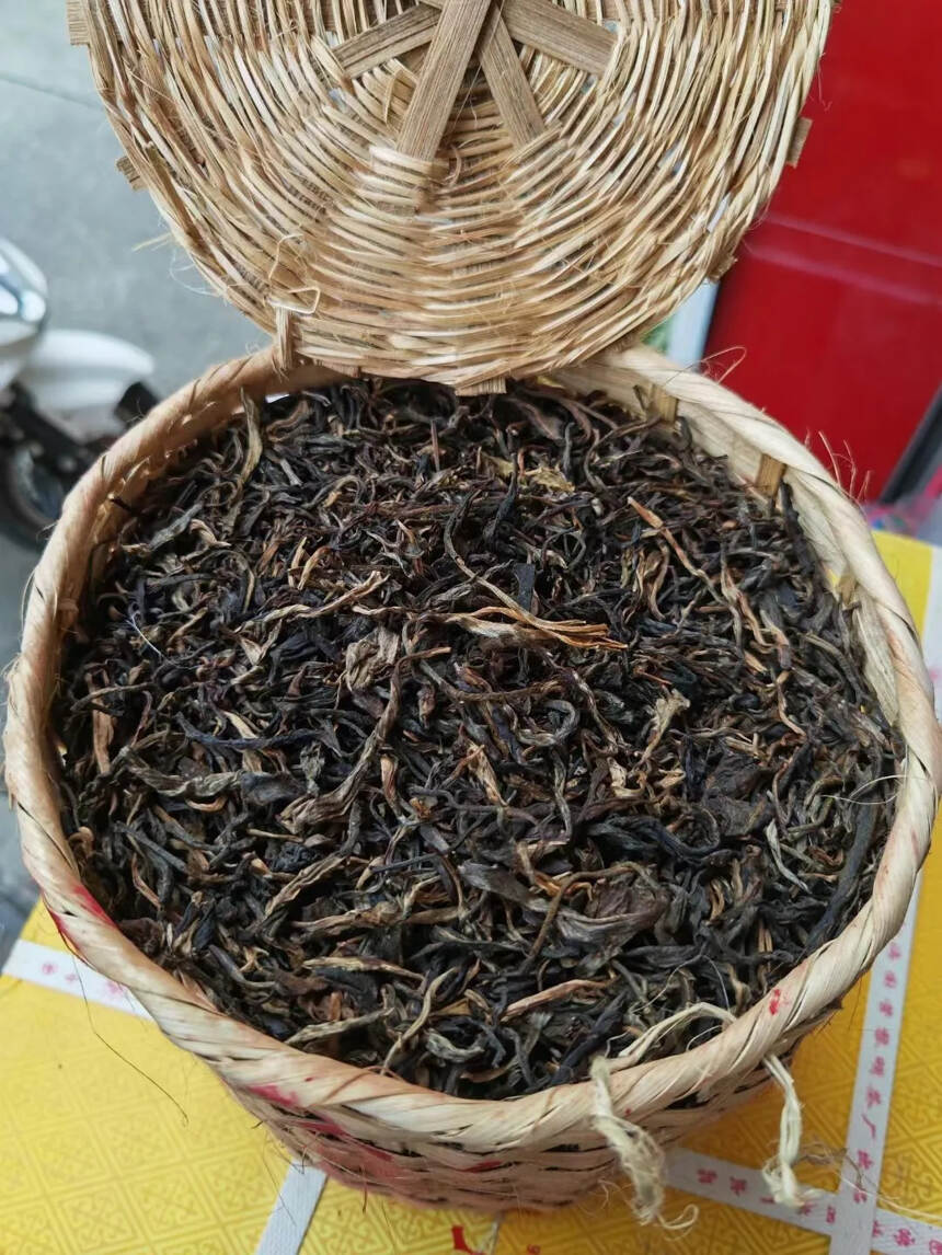 99年勐海县老班章生态茶竹筐生茶。#普洱# #普洱茶