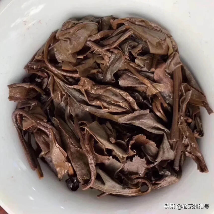 敬昌号生茶饼，茶底肥厚