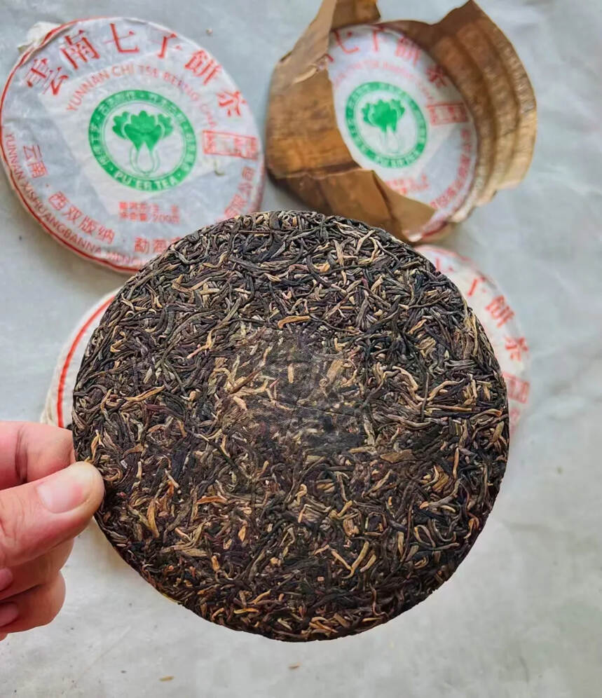 2006年白菜茶王青饼200克，此茶精选布朗山茶区春