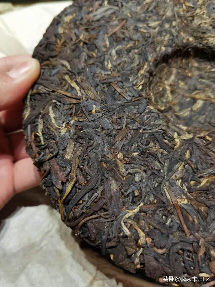 2000年普洱茶生茶蓝印圆茶，一饼357克，   一