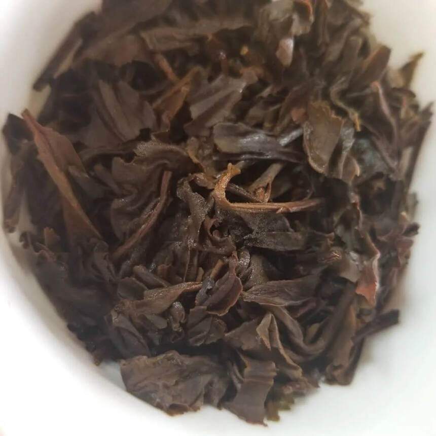 02年勐海茶厂老树圆茶老生茶。#普洱茶# #普洱#