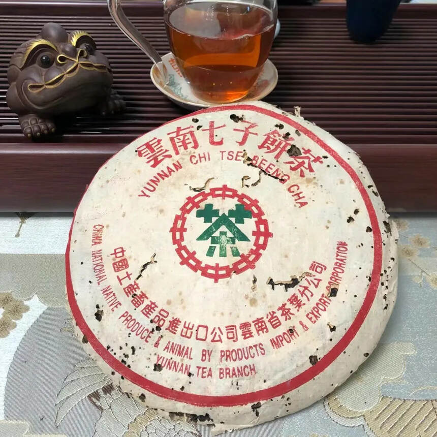 90年代末思茅茶厂绿印青饼早期朱砂红、厚格纹纸，手工