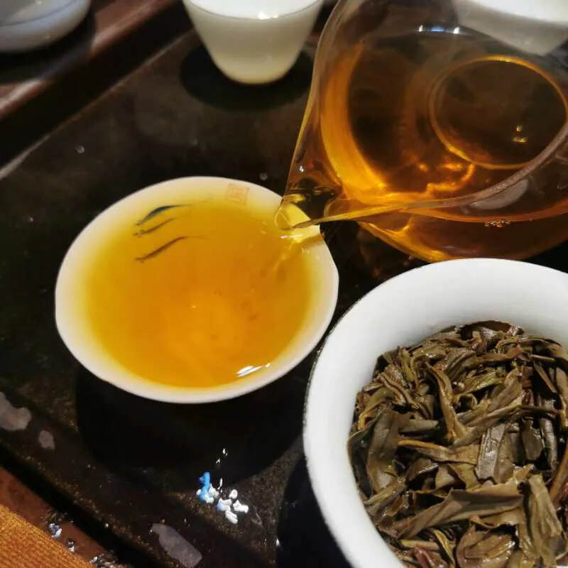 03年宋聘号生茶，，易武原料压制。蜜香柔和，甜度适中