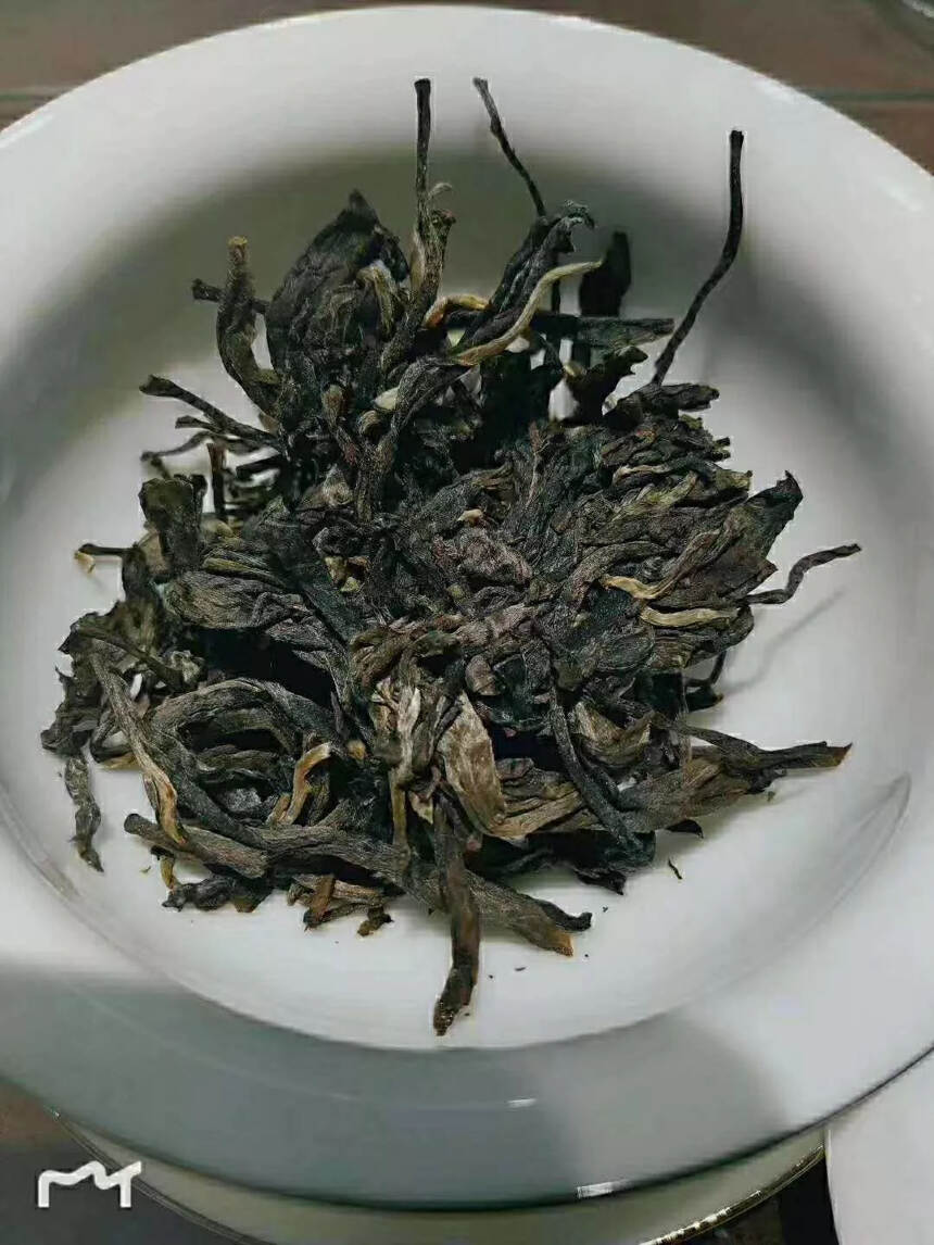 08年小户赛古树春茶料压制
茶评：汤色金黄，香气强烈