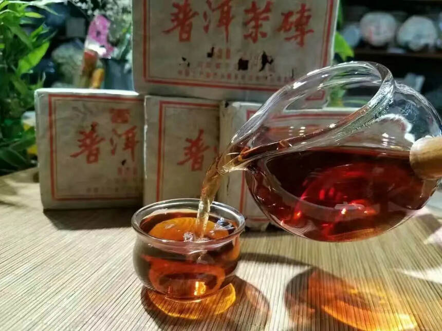 #普洱茶# 80年代下关茶砖 干仓熟茶 。