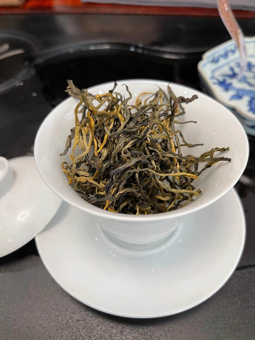 帕沙犀牛塘古树红茶，日晒滇红单芽茶，可以久存。
#​