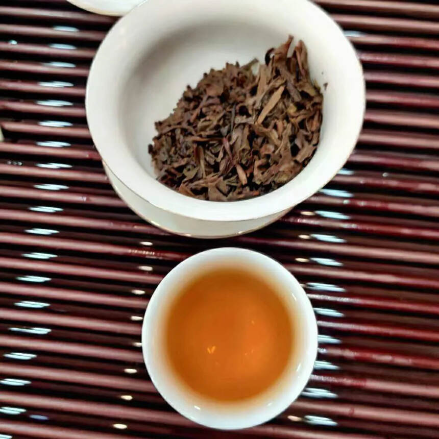 2006年老同志典藏48青饼，十六年茶，真乔木茶，没